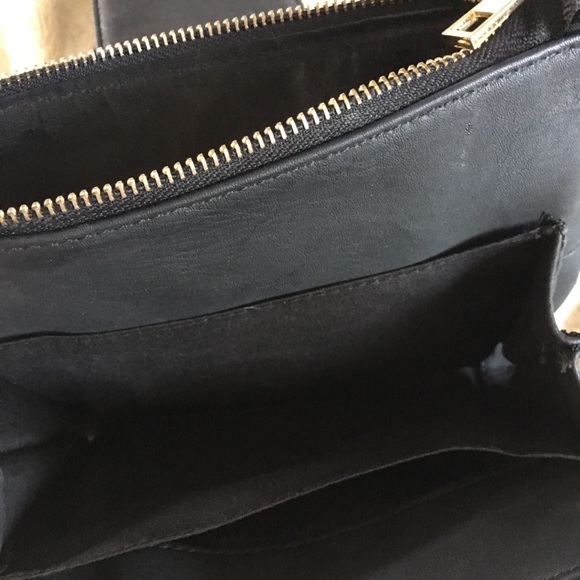 - ALDO black crossbody purse with gold detailing - Picture 6 of 7